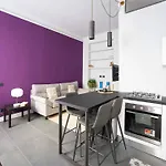 Charming Near Argonne Modern Living ミラノ