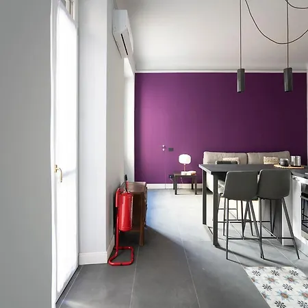 Charming Modern Near Argonne Daire