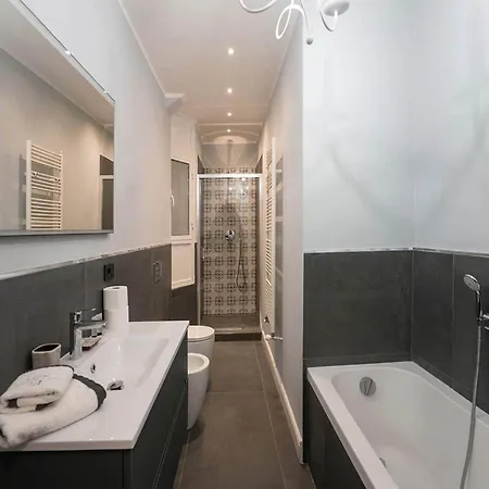 Charming Modern Near Argonne Daire *