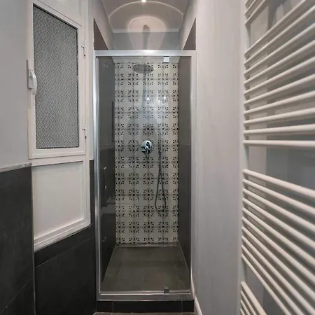 Charming Modern Near Argonne Daire Milano
