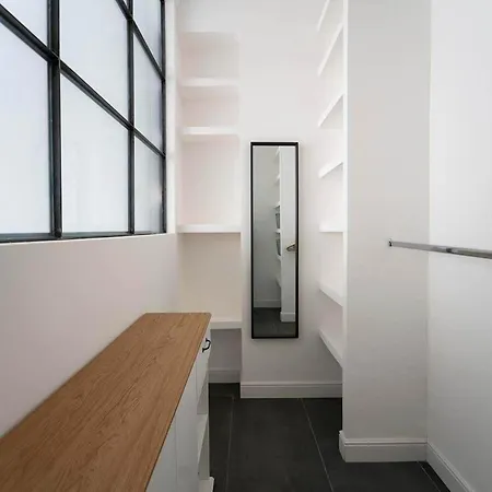 Charming Modern Near Argonne Daire Milano